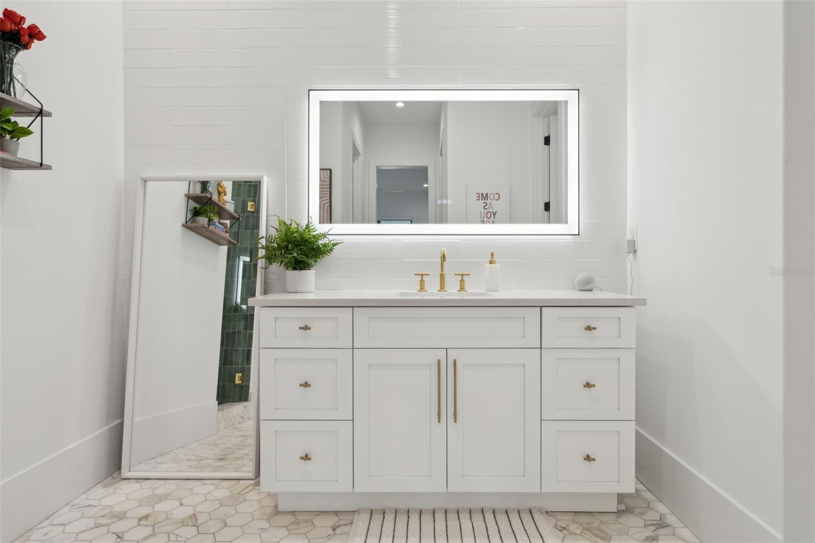 Listing photo id 22 for 2902 Beach Drive