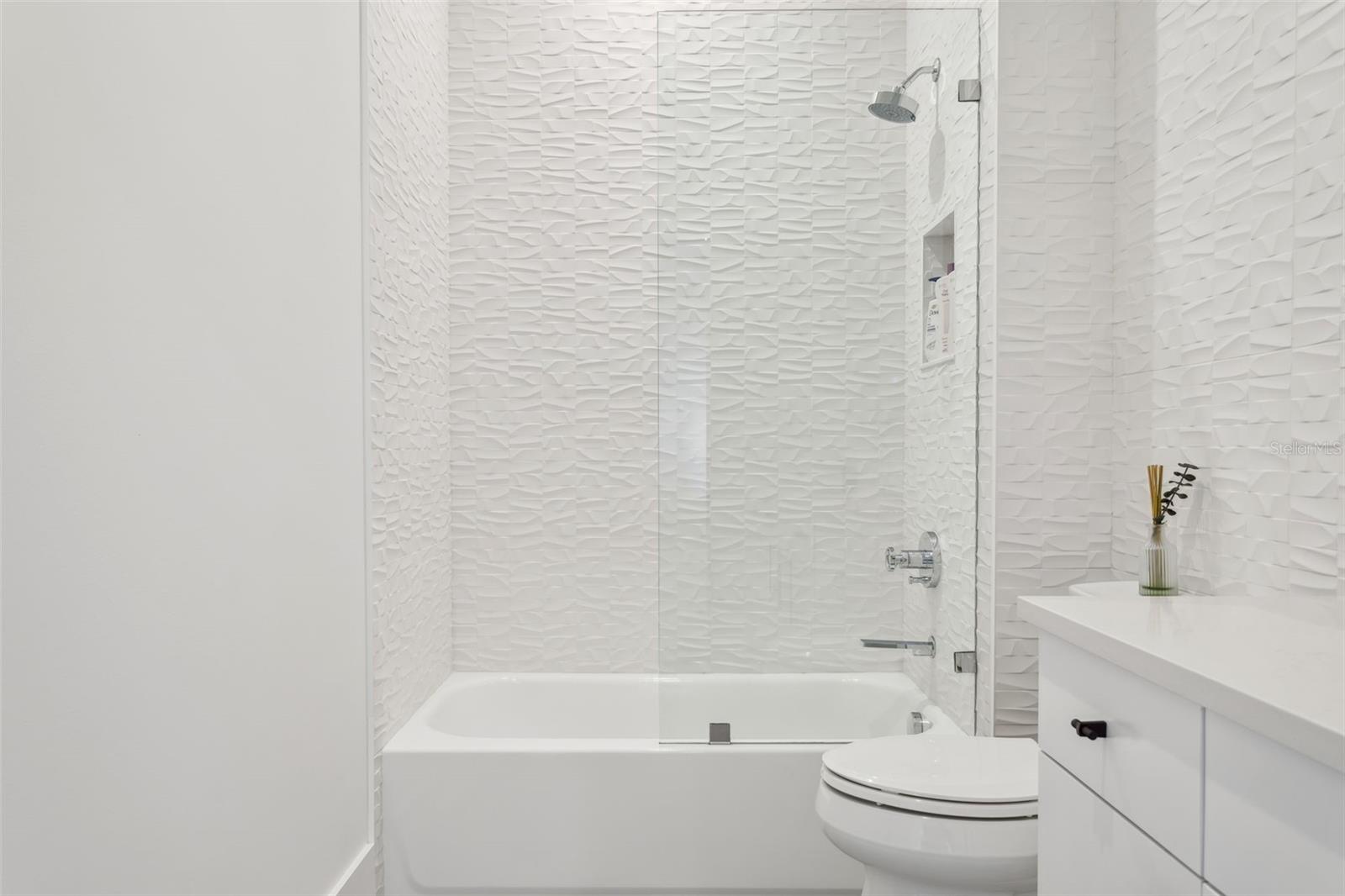 Listing photo id 33 for 2902 Beach Drive
