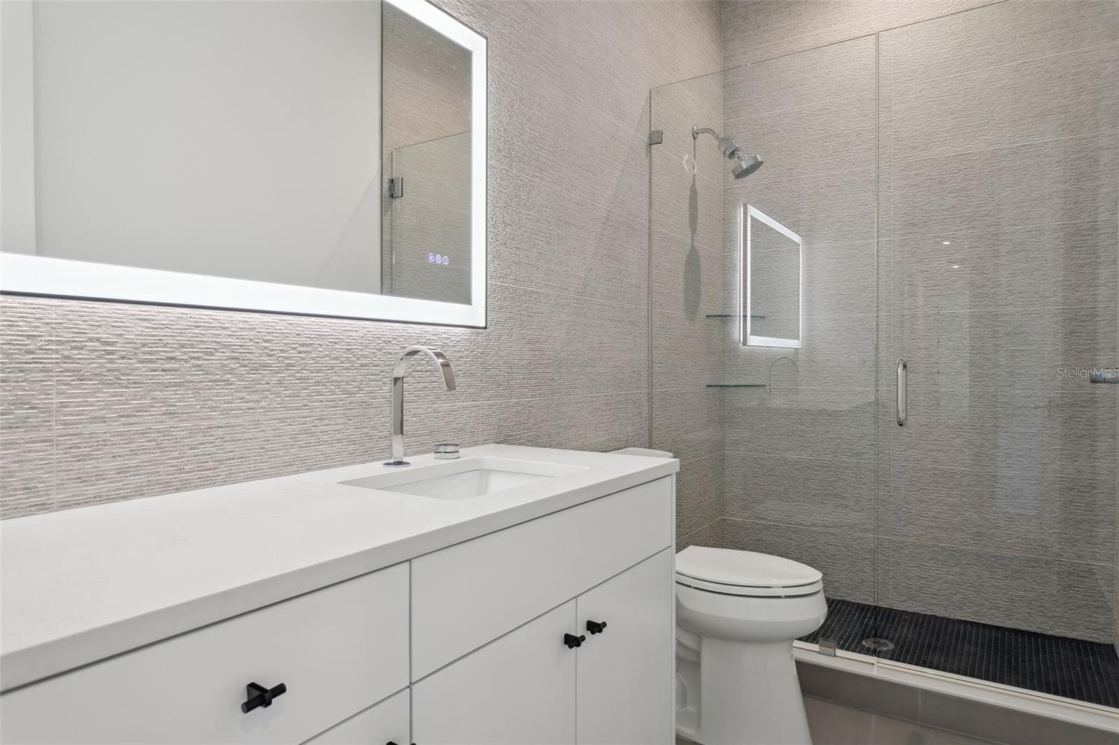 Listing photo id 35 for 2902 Beach Drive