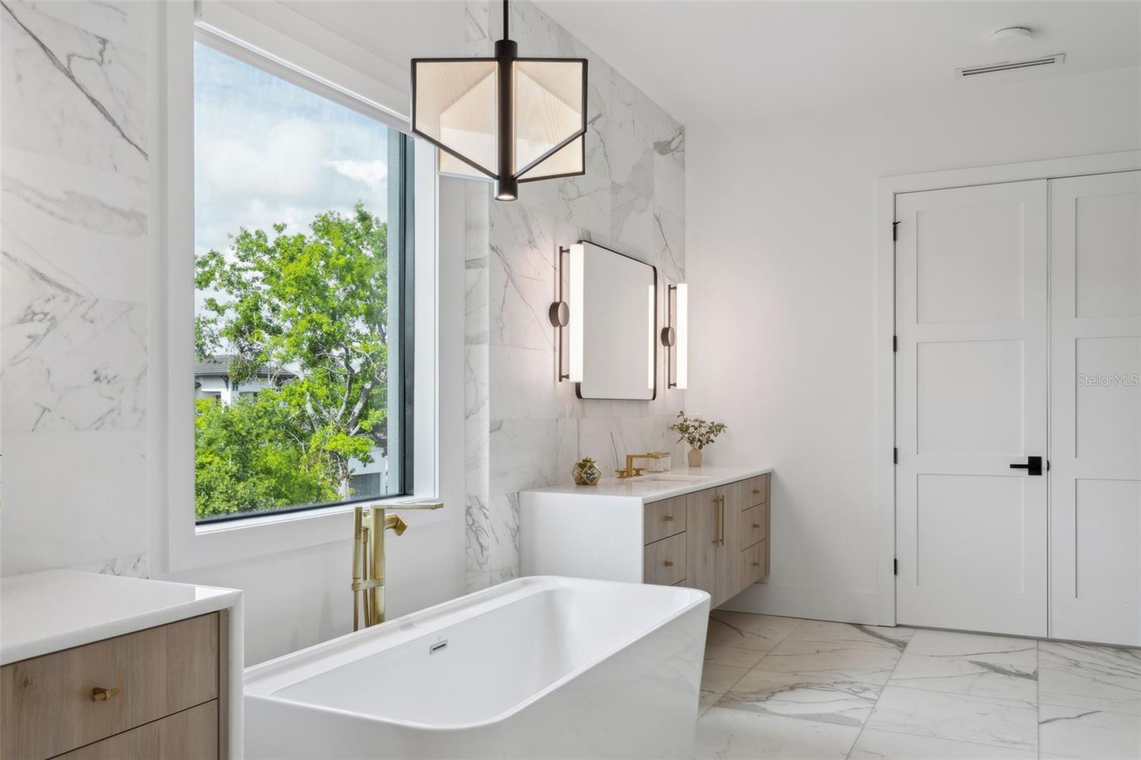 Listing photo id 46 for 2902 Beach Drive