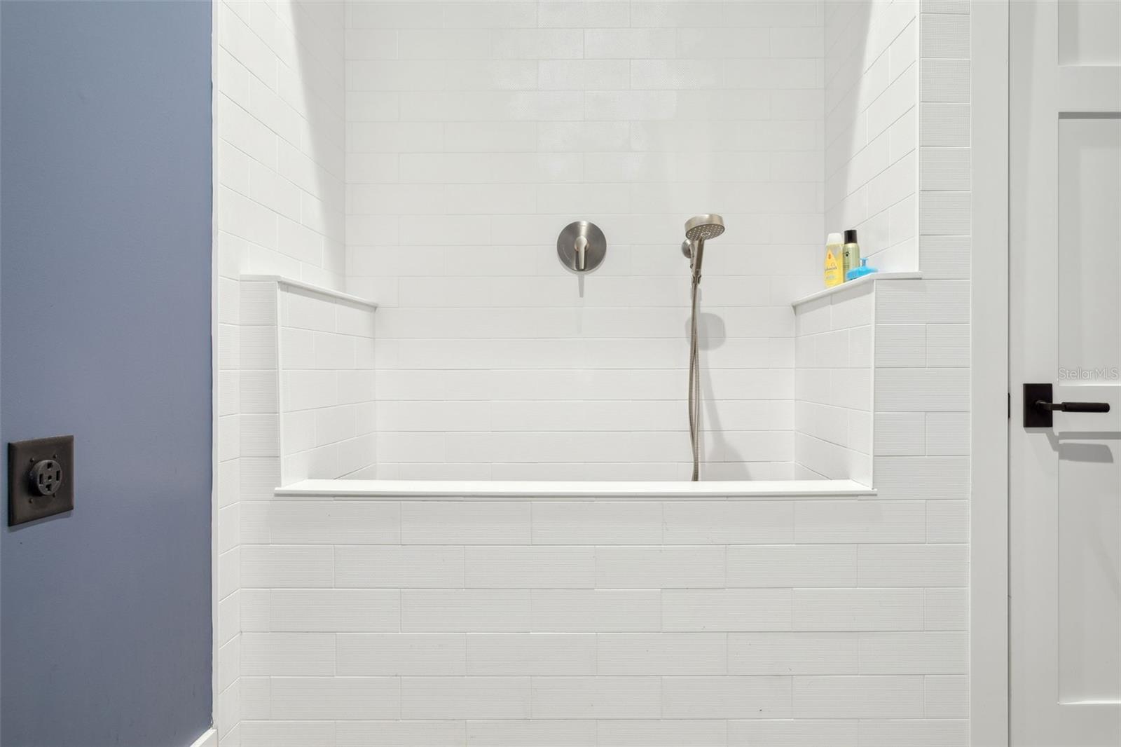 Listing photo id 53 for 2902 Beach Drive