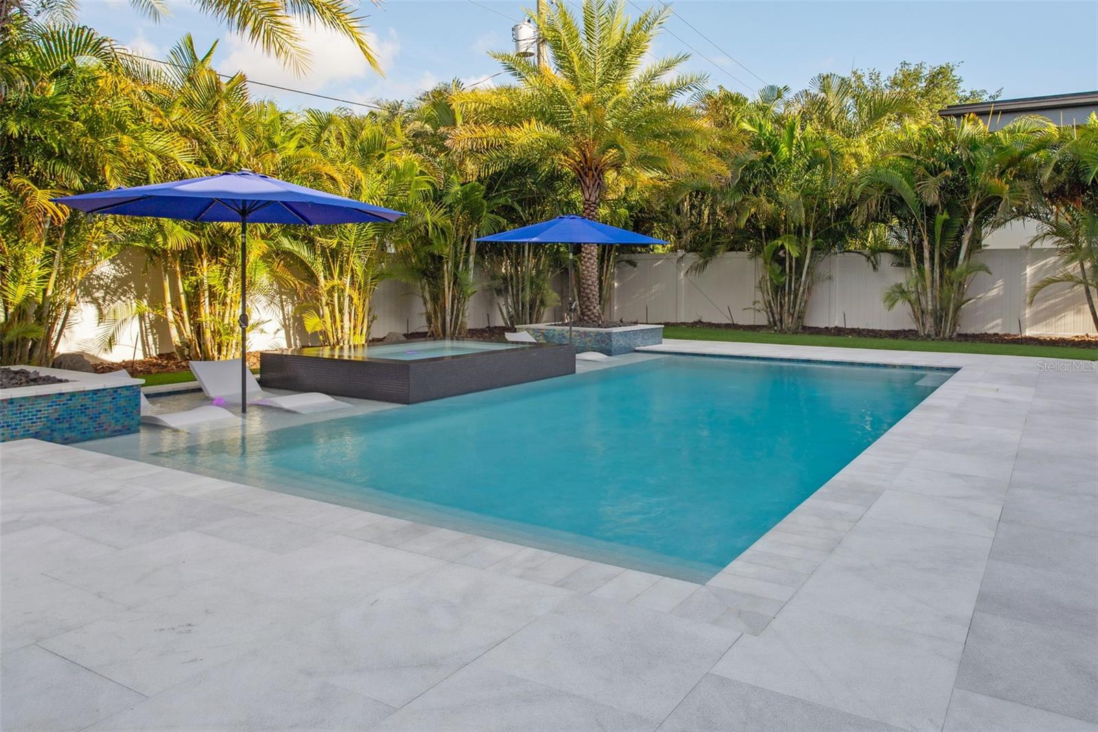 Listing photo id 60 for 2902 Beach Drive