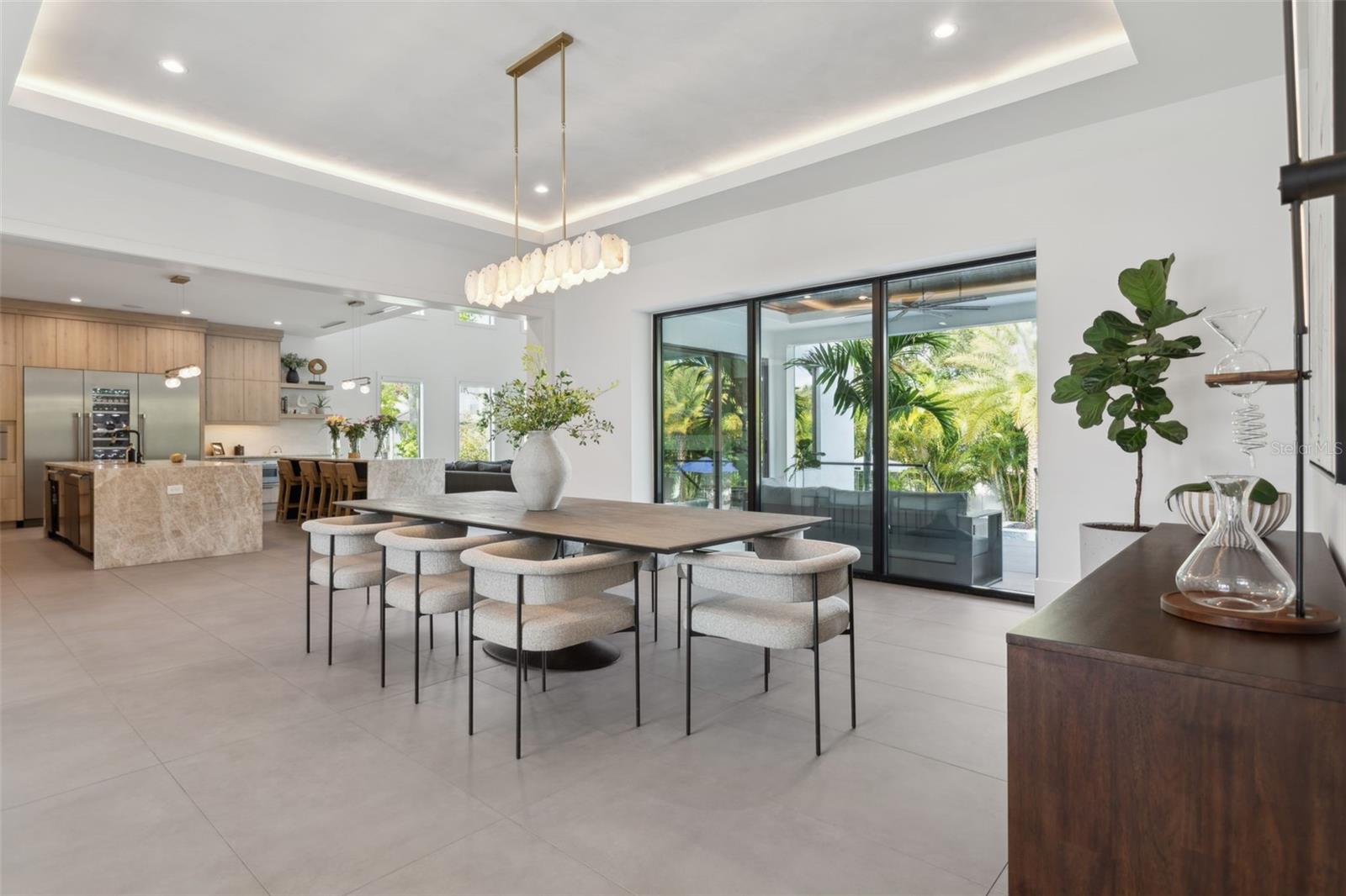 Listing photo id 7 for 2902 Beach Drive