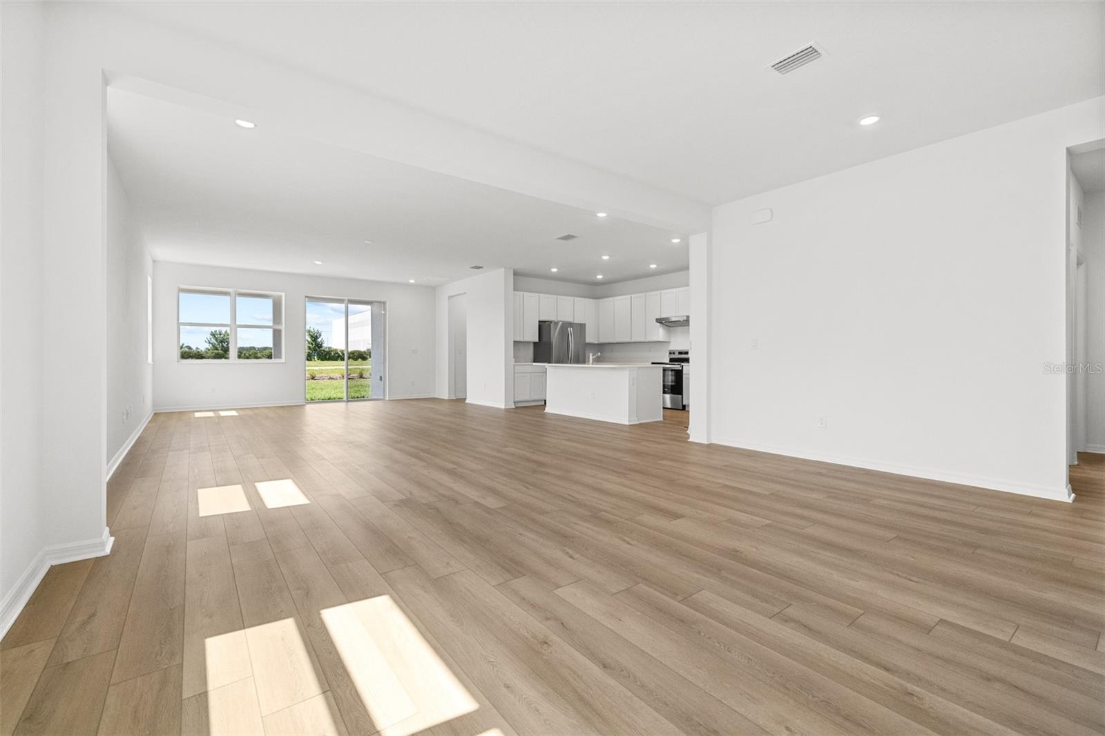 Image 11 of 49 For 29308 Kinsington Court