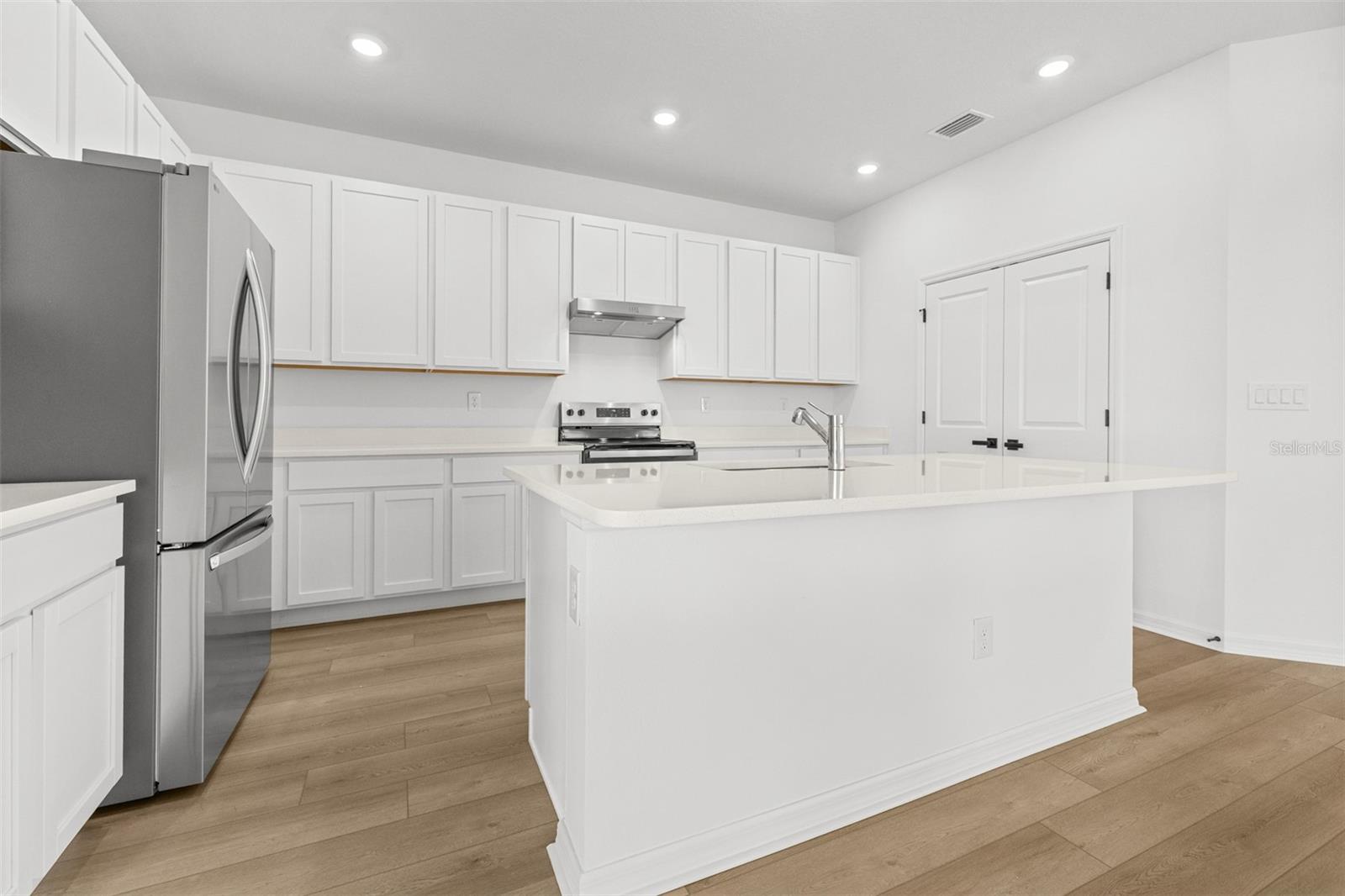 Image 17 of 49 For 29308 Kinsington Court