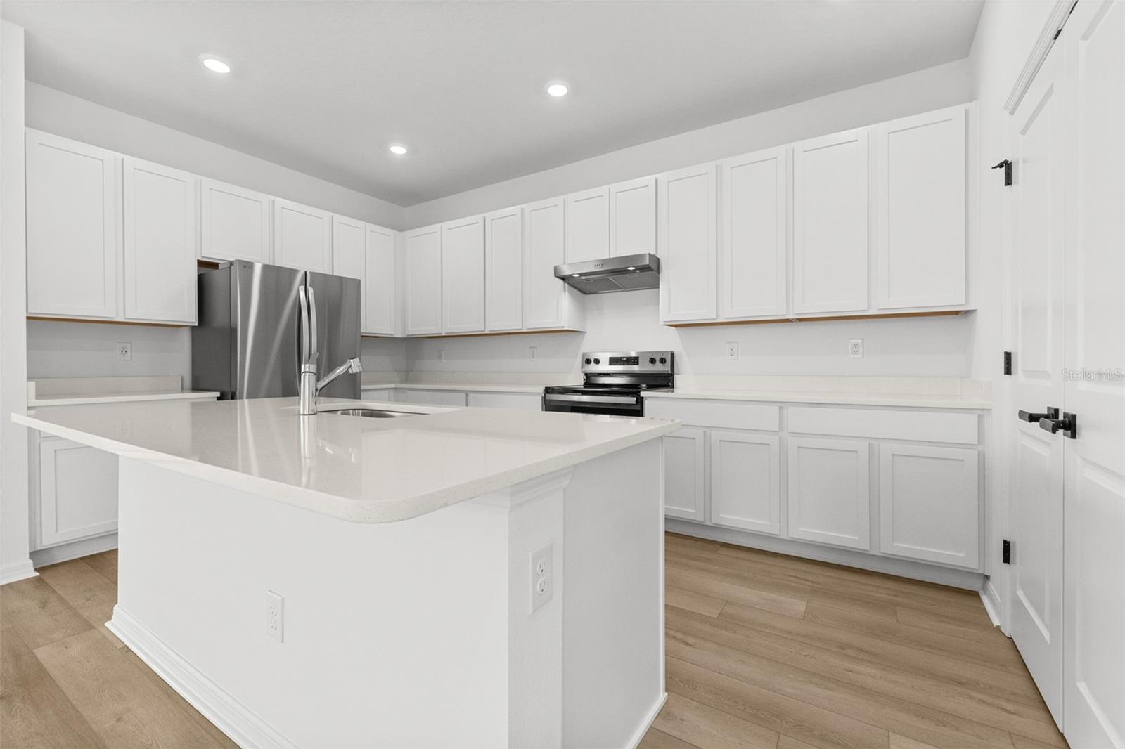 Image 18 of 49 For 29308 Kinsington Court