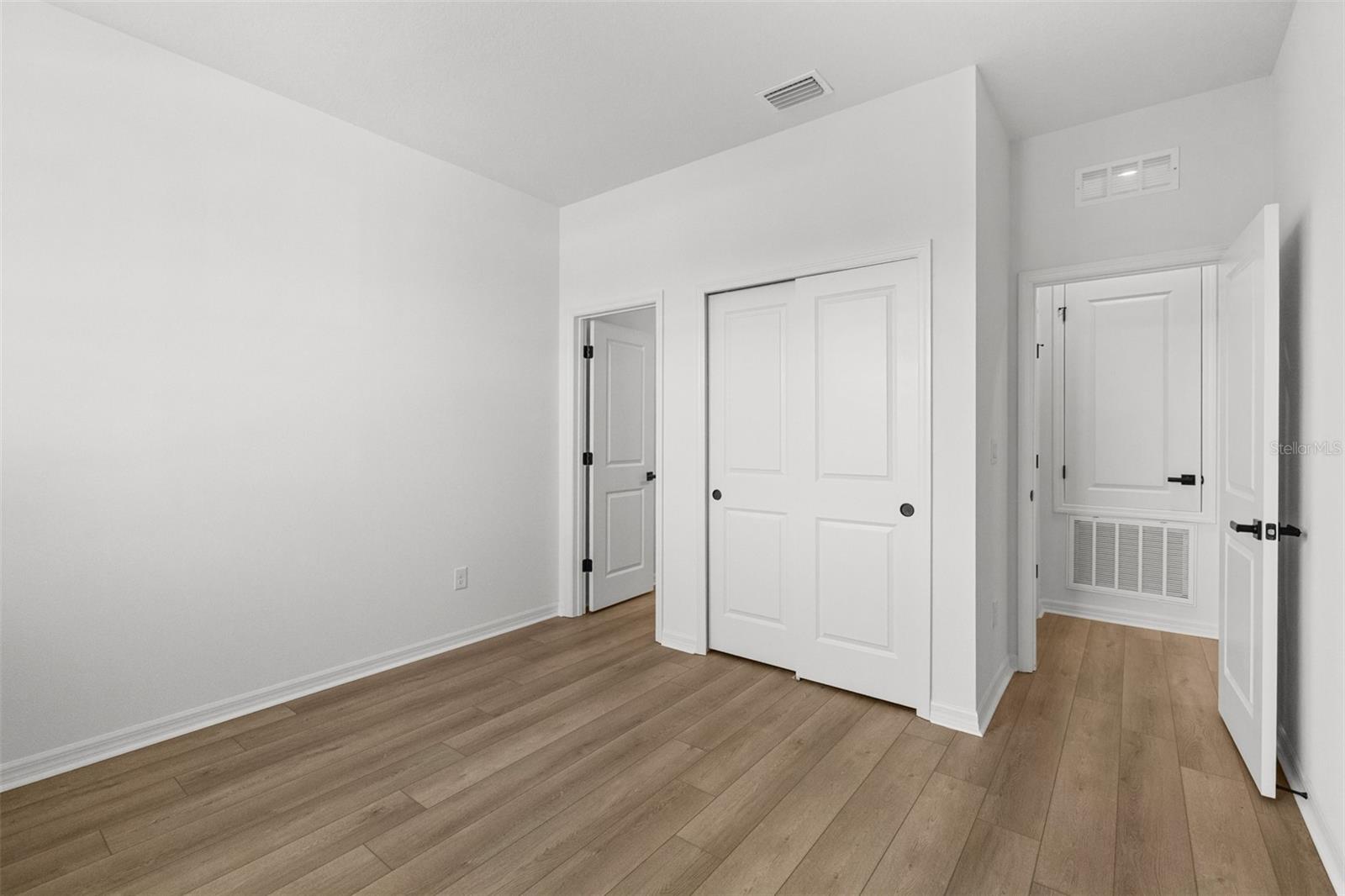 Image 27 of 49 For 29308 Kinsington Court