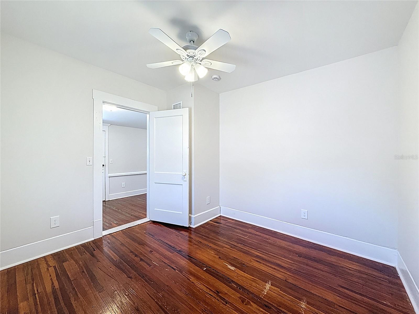 Image 10 of 18 For 471 9th Avenue N 5