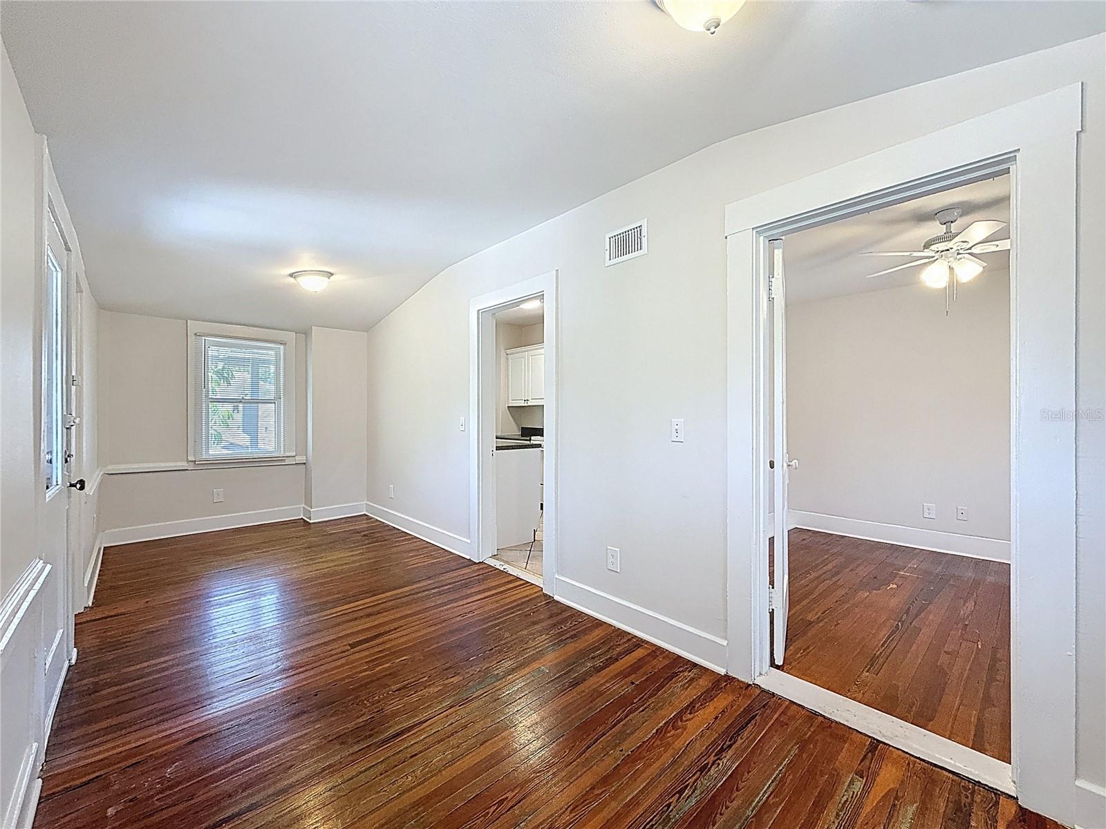 Image 12 of 18 For 471 9th Avenue N 5