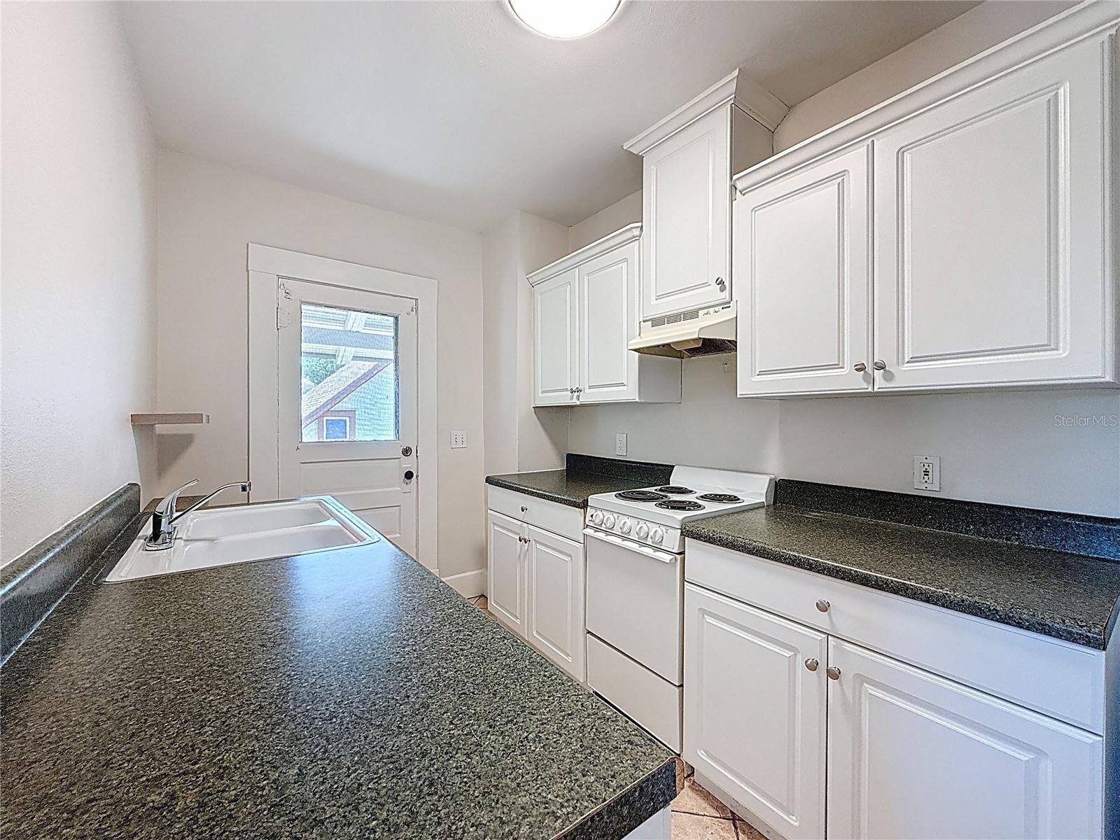 Image 7 of 18 For 471 9th Avenue N 5