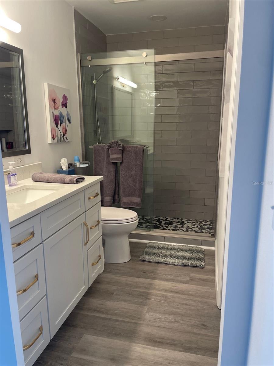 Image 11 of 32 For 865 Waterside Lane