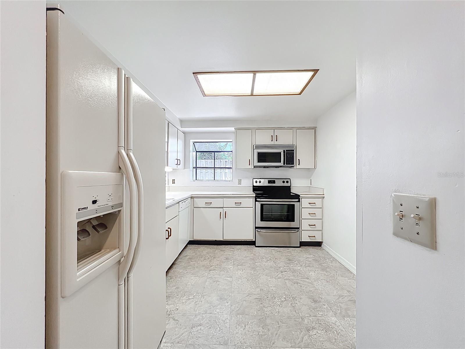 Image 4 of 33 For 1556 Lynda Lane