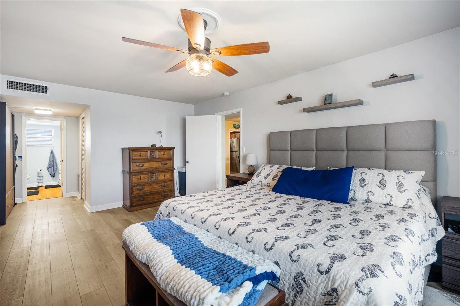 Image 20 of 29 For 5130 Brittany Drive S 604
