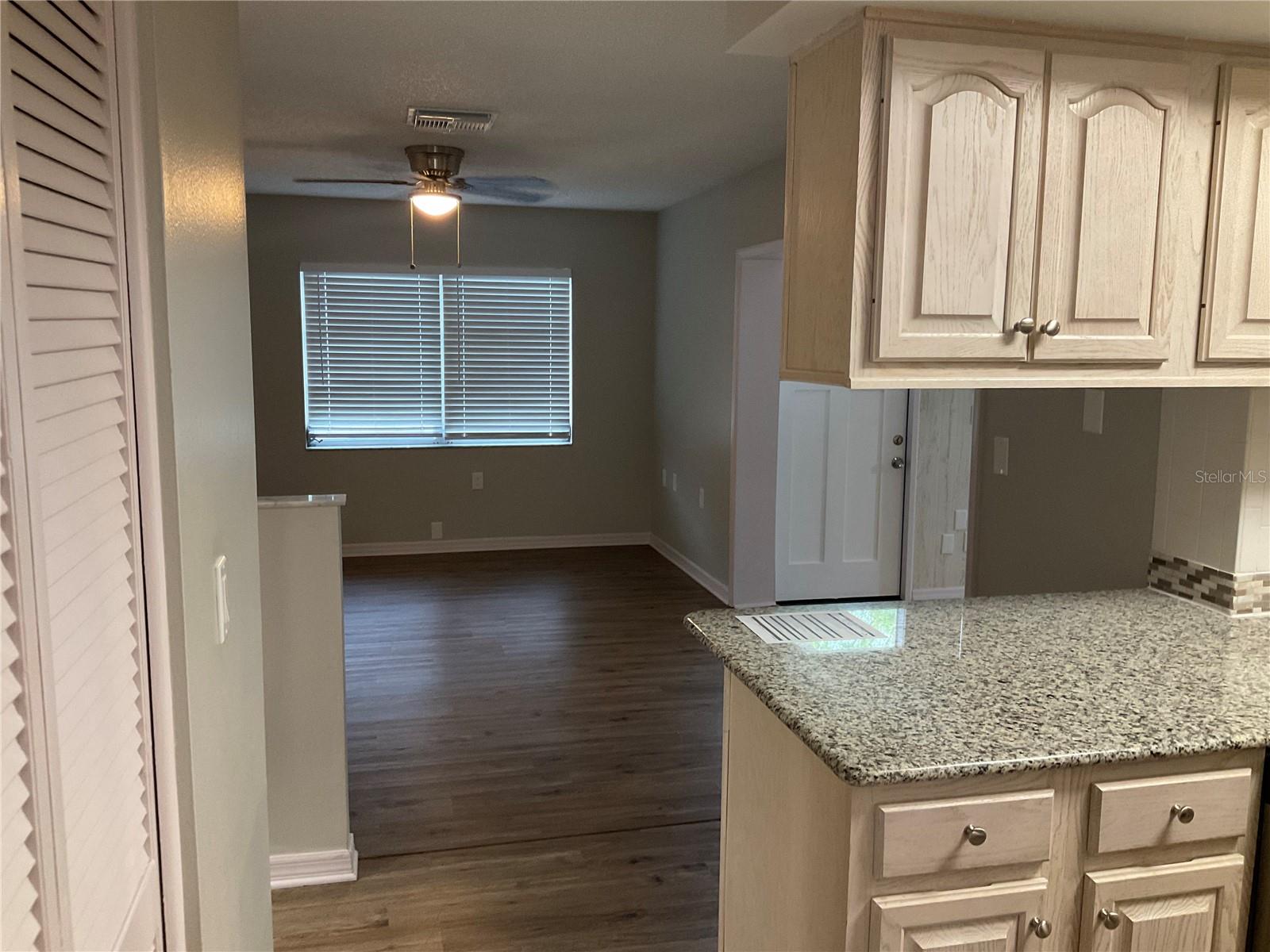 Listing photo id 3 for 10841 Teer Lane