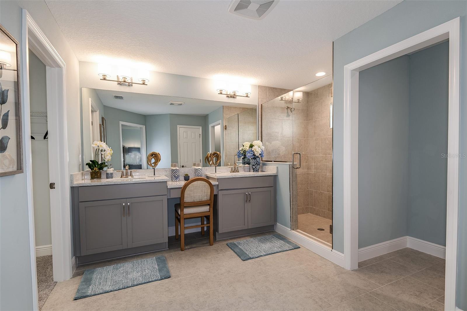 Listing photo id 12 for 13722 Heartwood Way