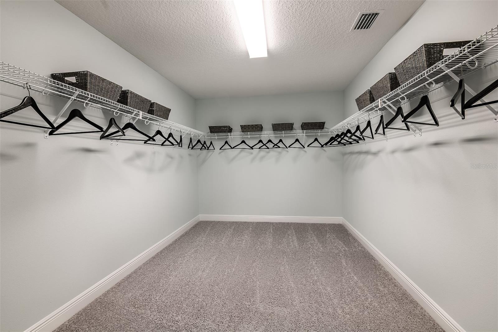 Listing photo id 13 for 13722 Heartwood Way