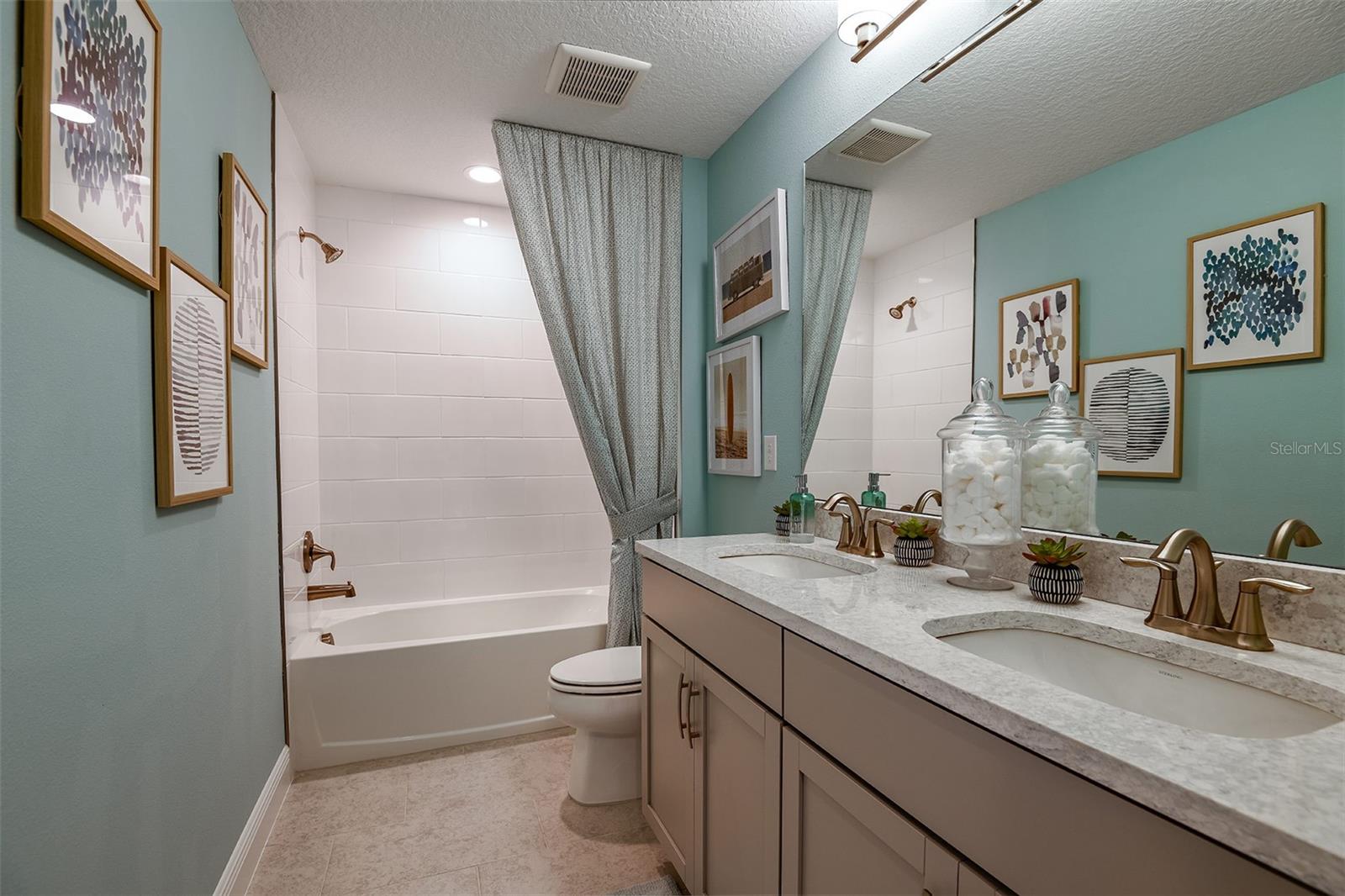 Listing photo id 18 for 13722 Heartwood Way