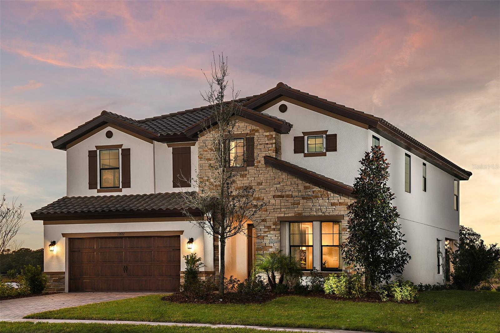 Listing photo id 1 for 13722 Heartwood Way