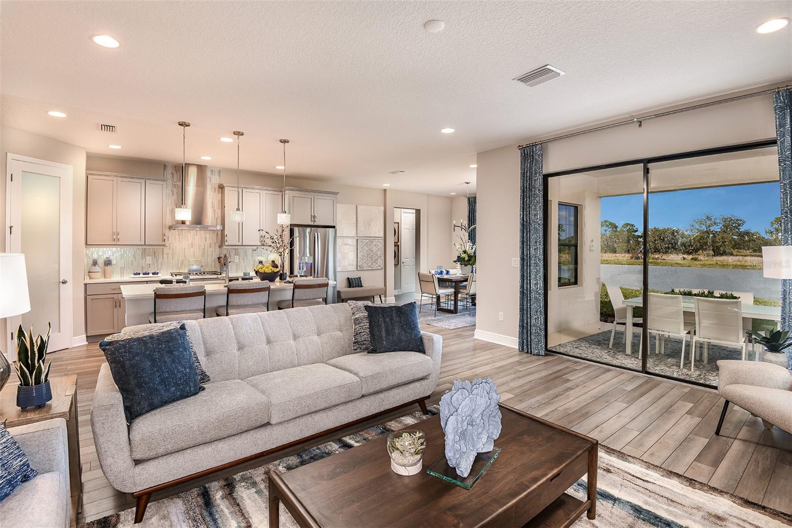 Listing photo id 4 for 13722 Heartwood Way