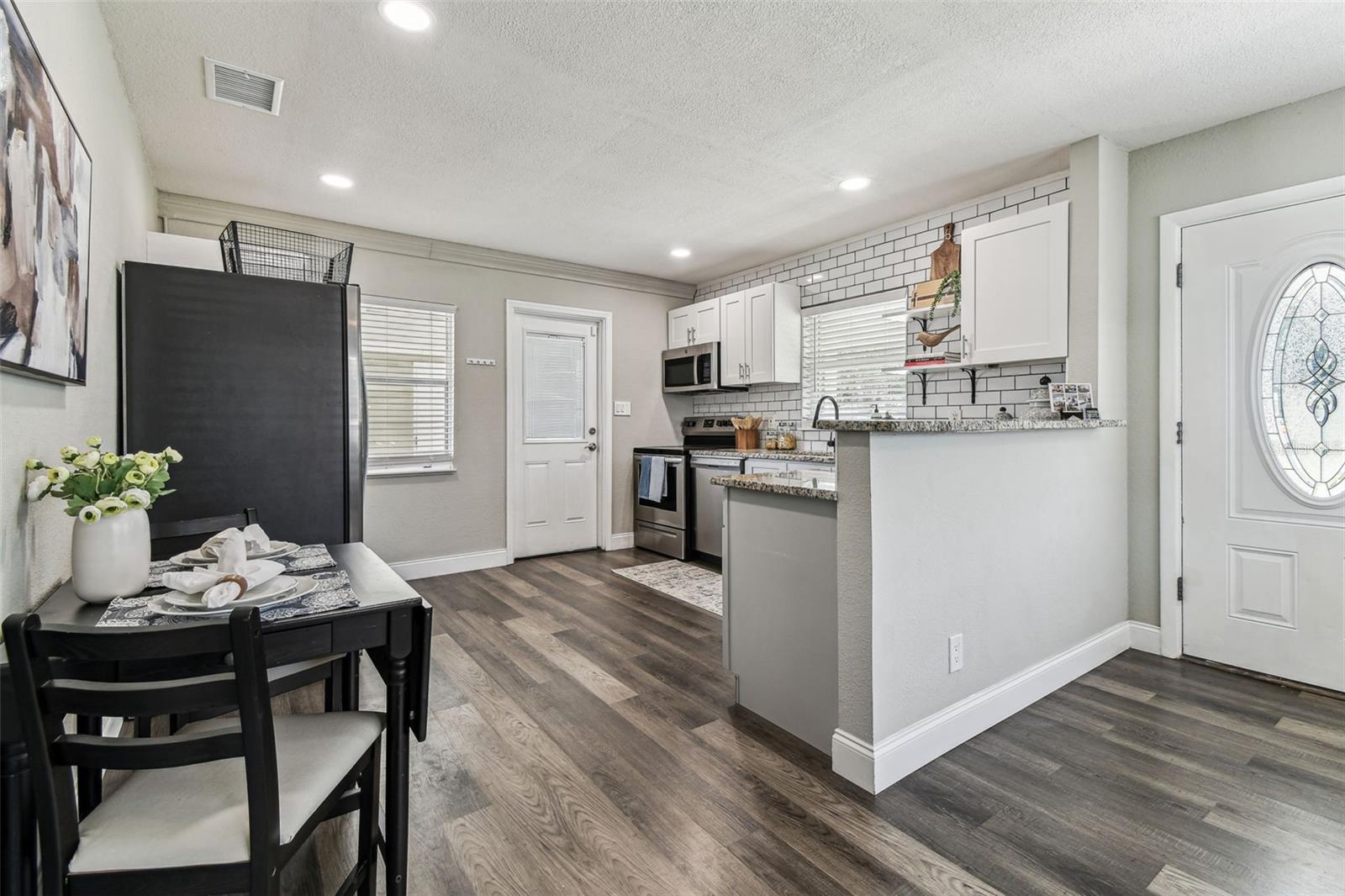 Image 16 of 52 For 2830 Anthony Street