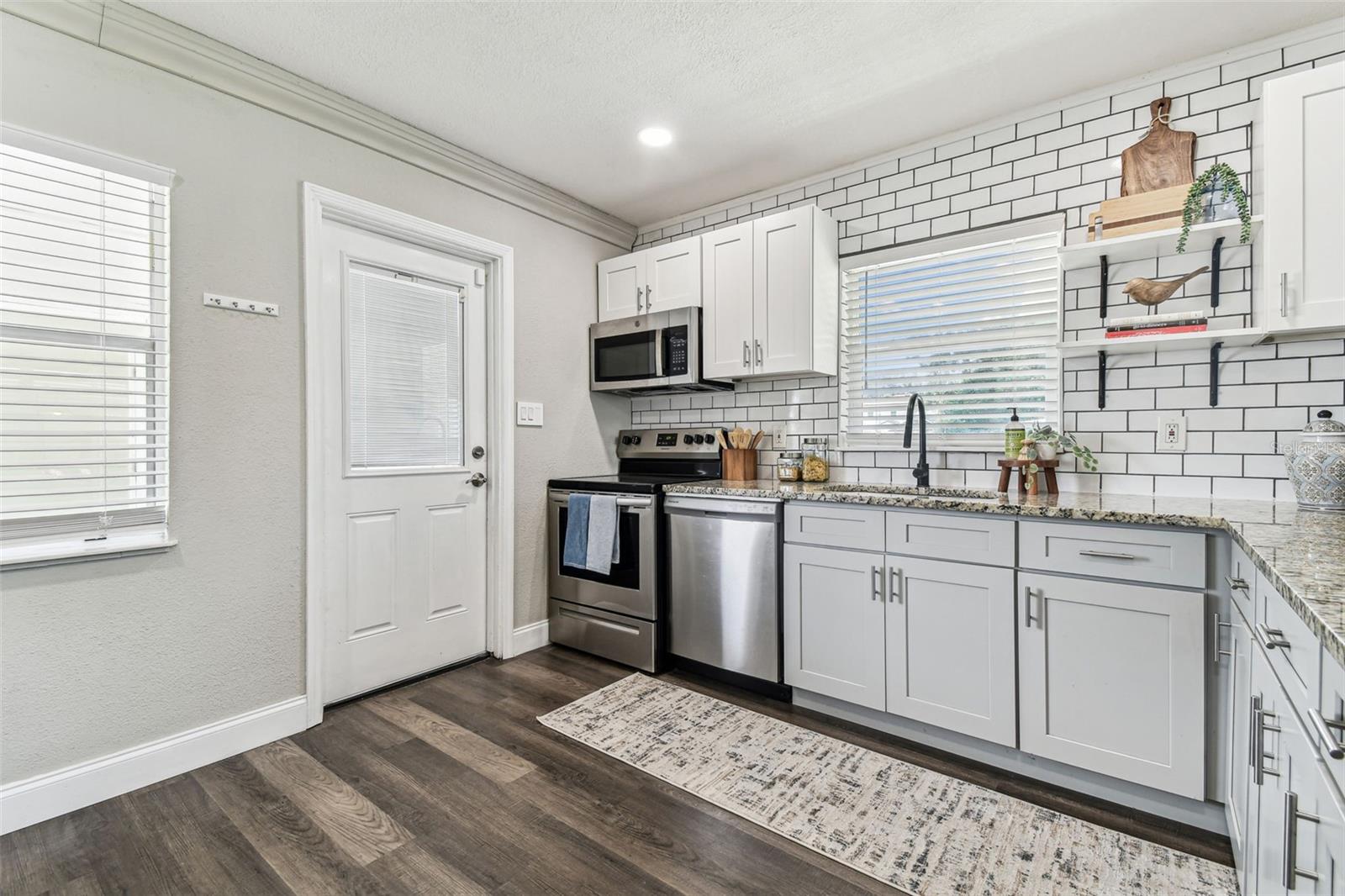 Image 17 of 52 For 2830 Anthony Street
