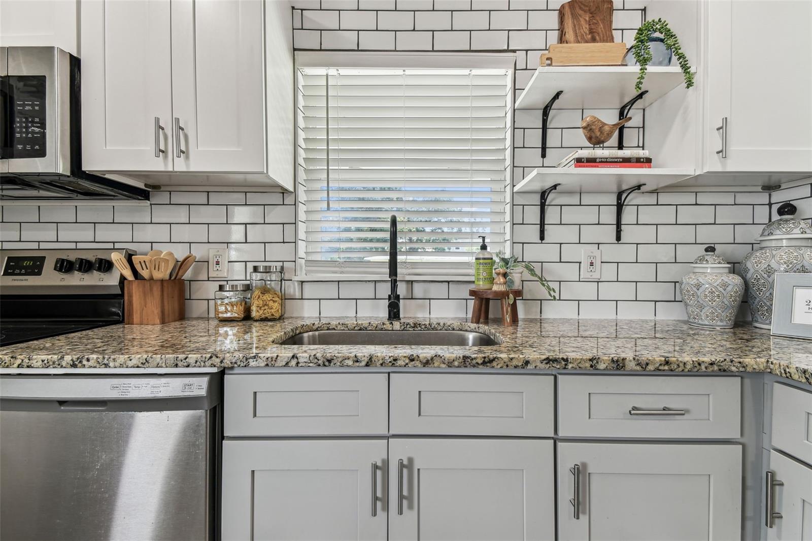 Image 21 of 52 For 2830 Anthony Street