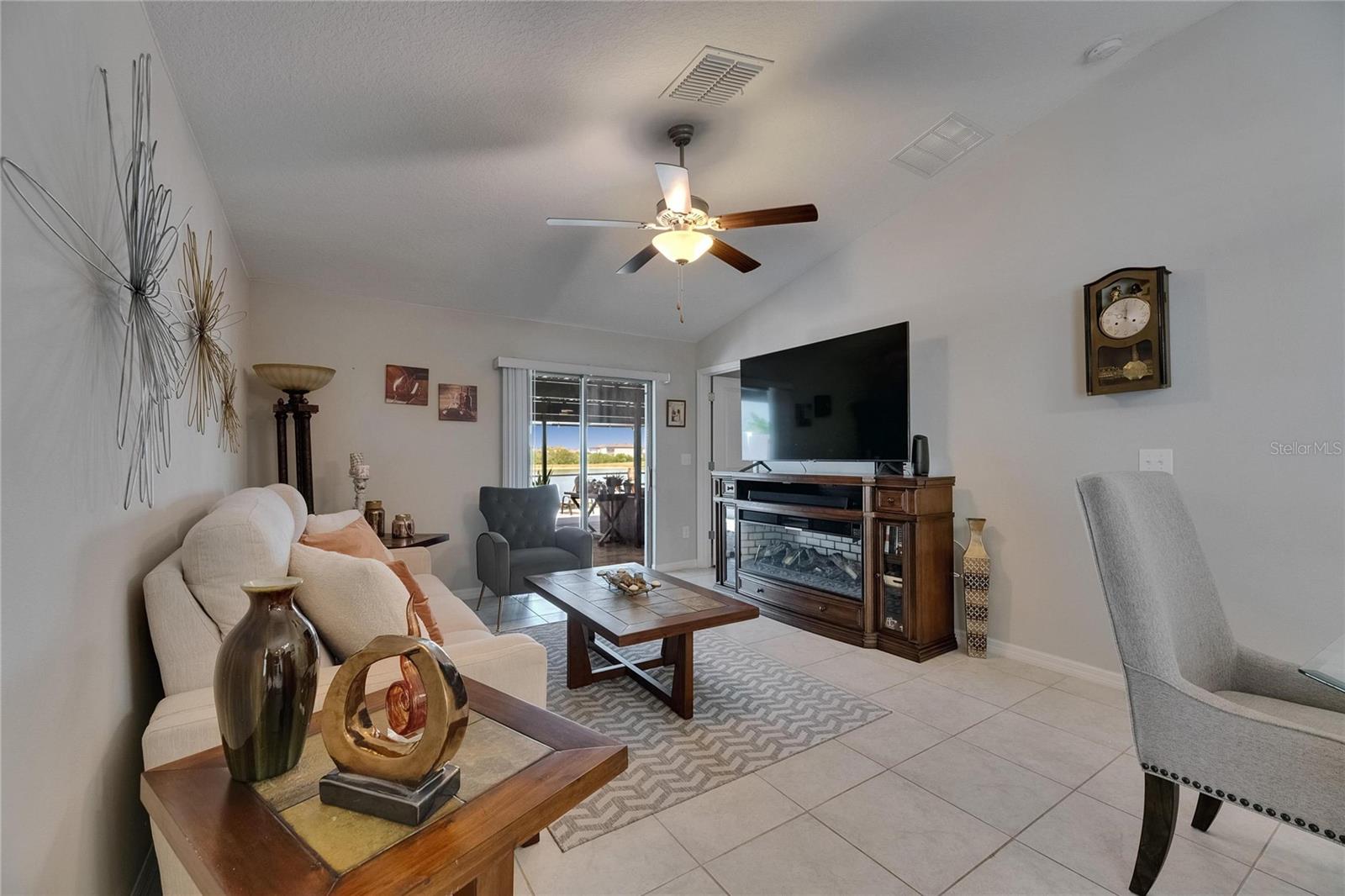 Image 15 of 46 For 872 Olive Conch Street