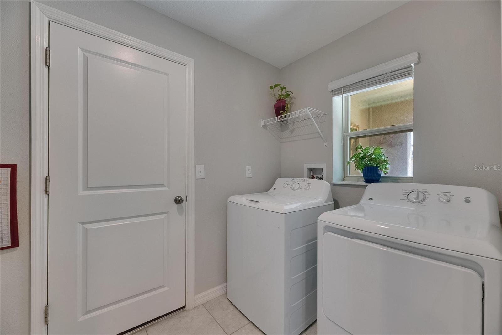 Image 8 of 46 For 872 Olive Conch Street