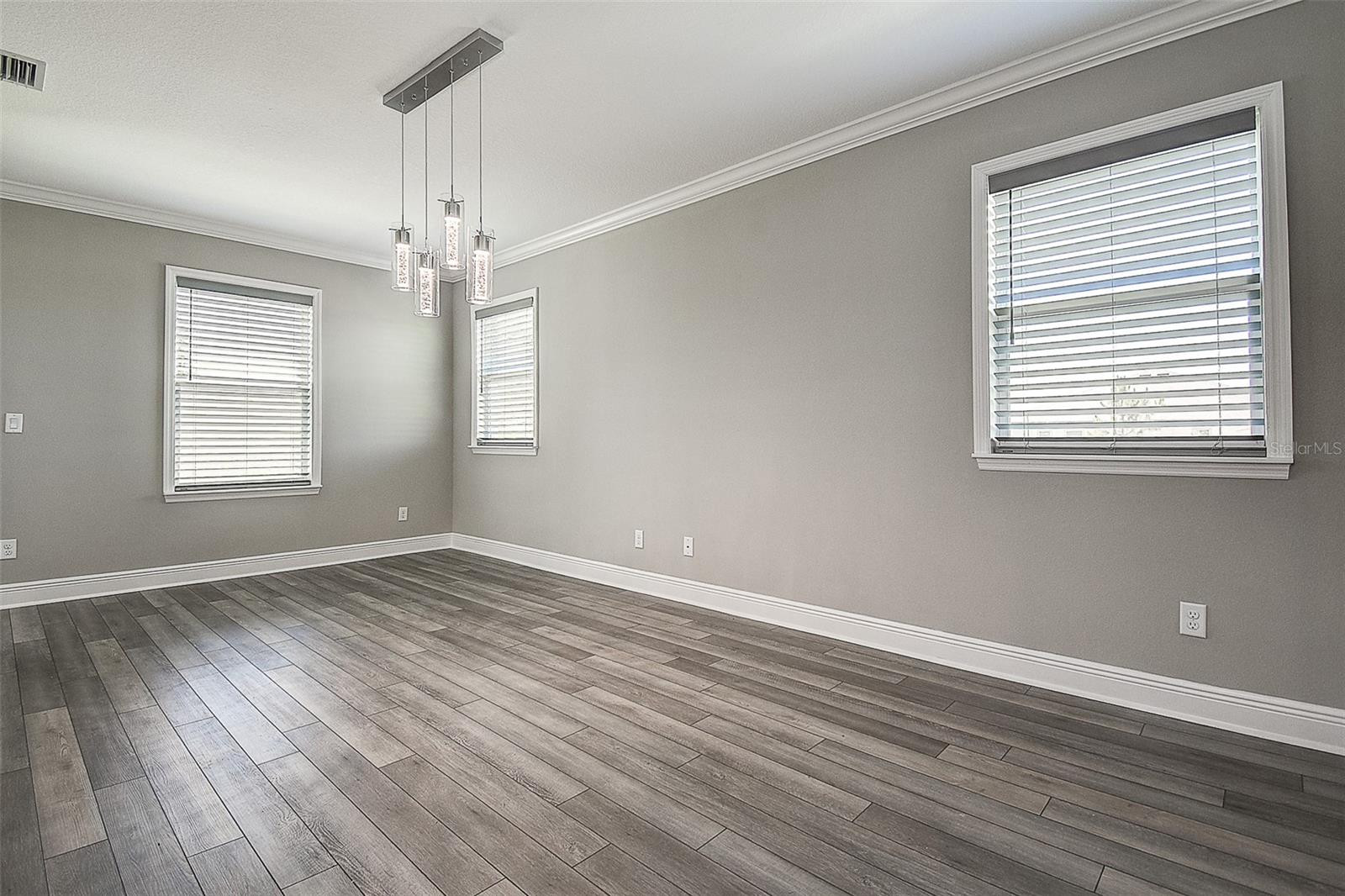 Image 18 of 52 For 10517 Crestview Heights Avenue