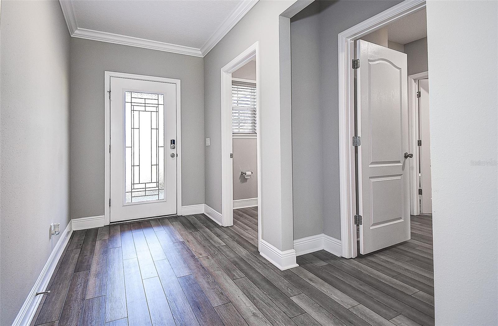 Image 4 of 52 For 10517 Crestview Heights Avenue