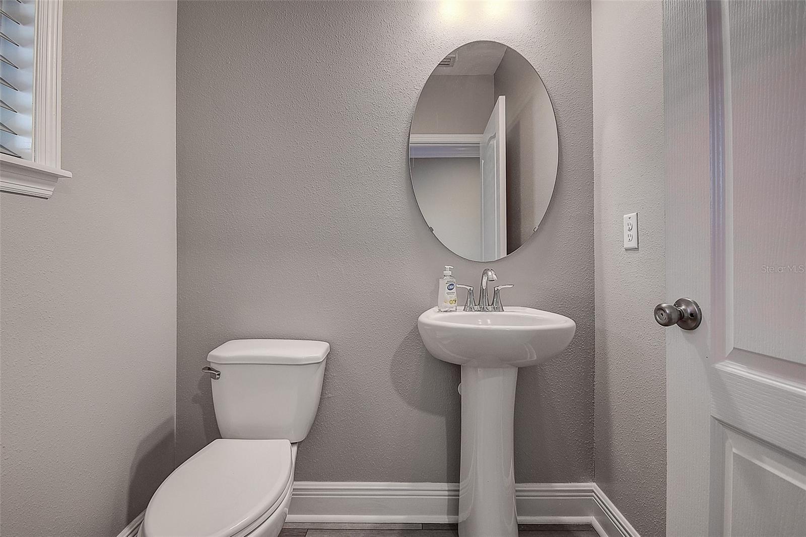 Image 6 of 52 For 10517 Crestview Heights Avenue