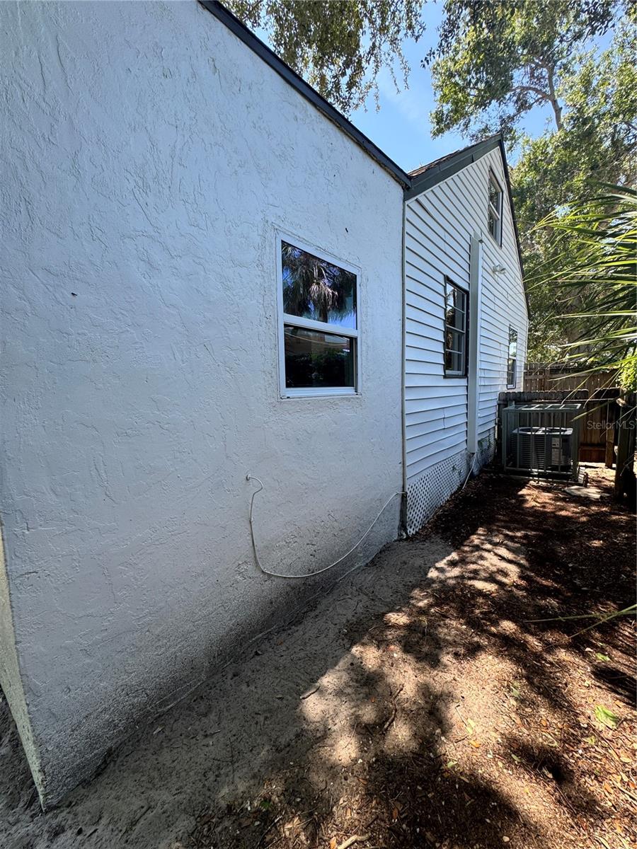 Listing photo id 24 for 1675 13th Avenue S