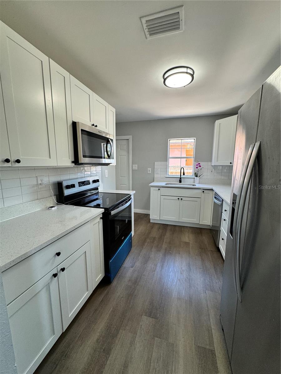 Listing photo id 6 for 1675 13th Avenue S
