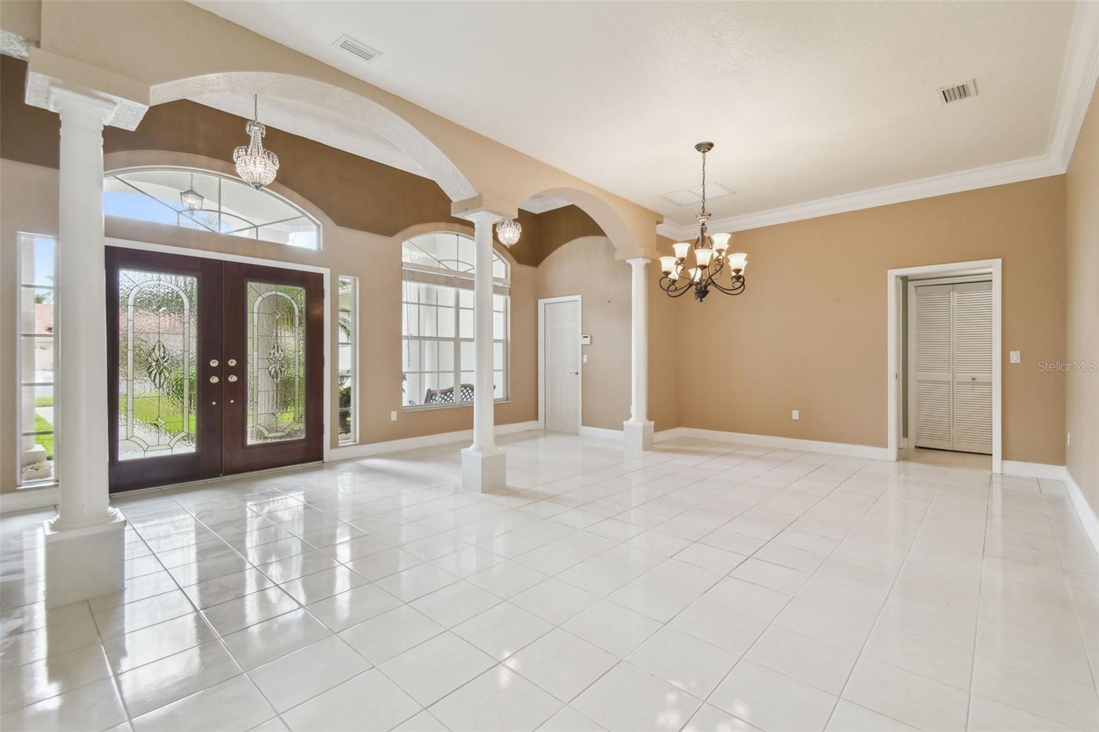 Listing photo id 8 for 3351 Bristol Place