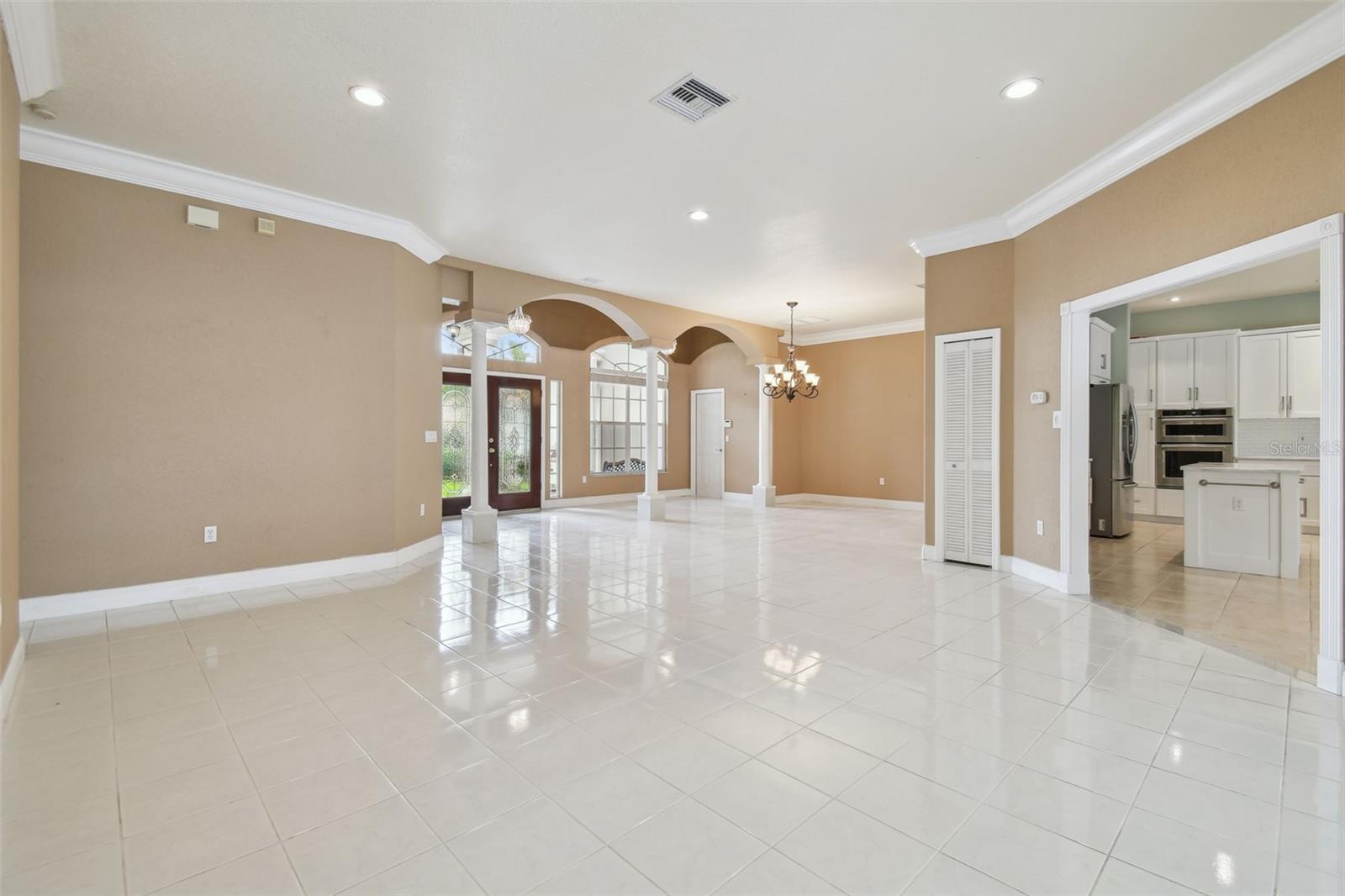 Listing photo id 9 for 3351 Bristol Place