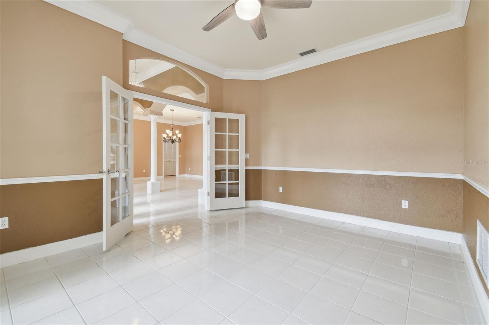 Listing photo id 10 for 3351 Bristol Place