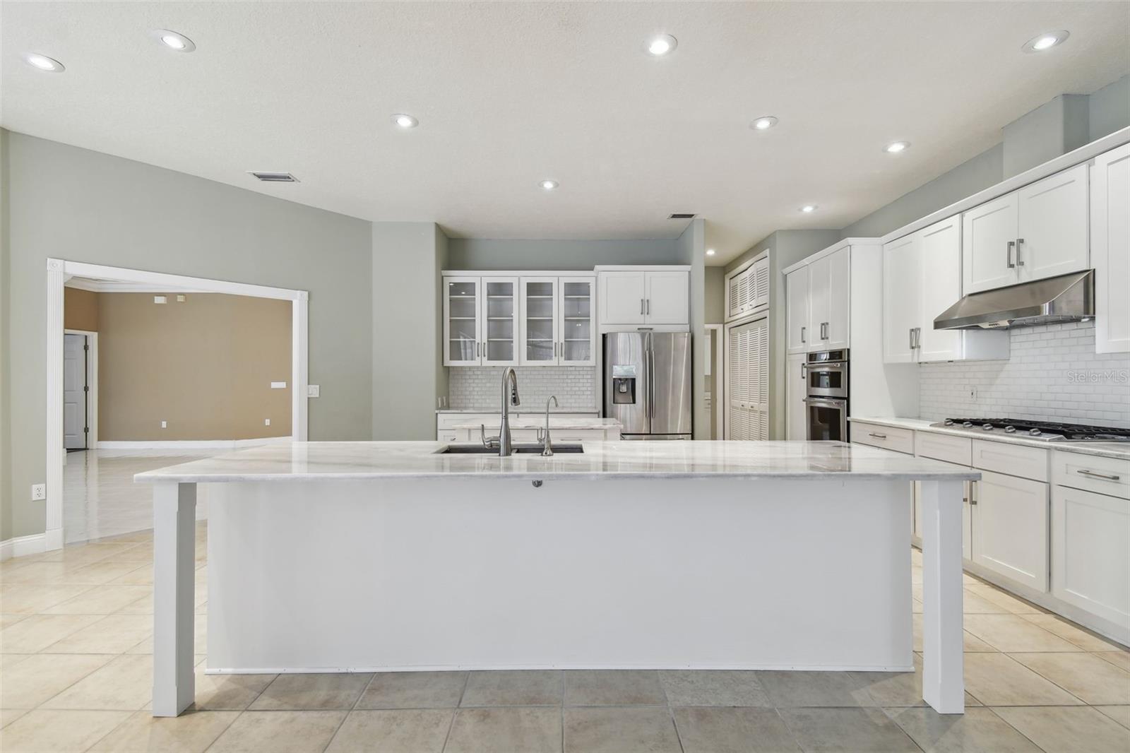 Listing photo id 11 for 3351 Bristol Place