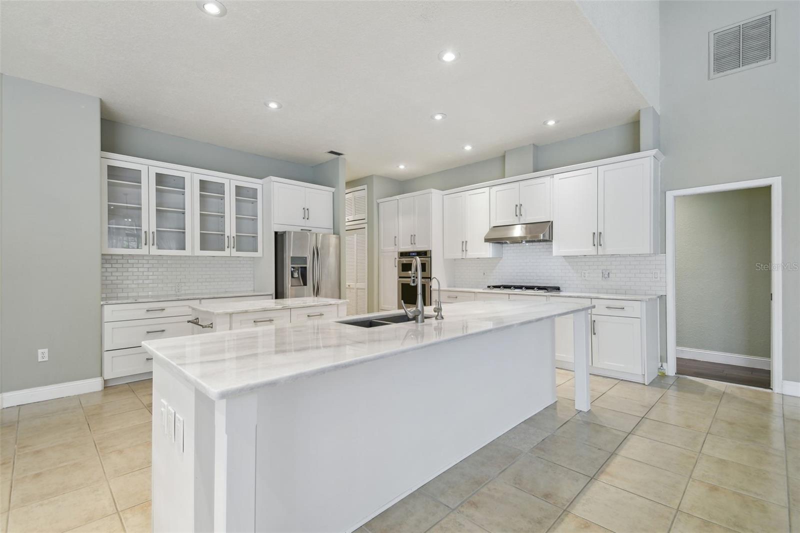 Listing photo id 12 for 3351 Bristol Place