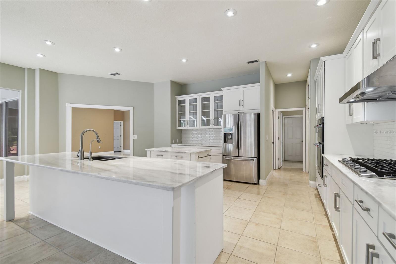 Listing photo id 13 for 3351 Bristol Place
