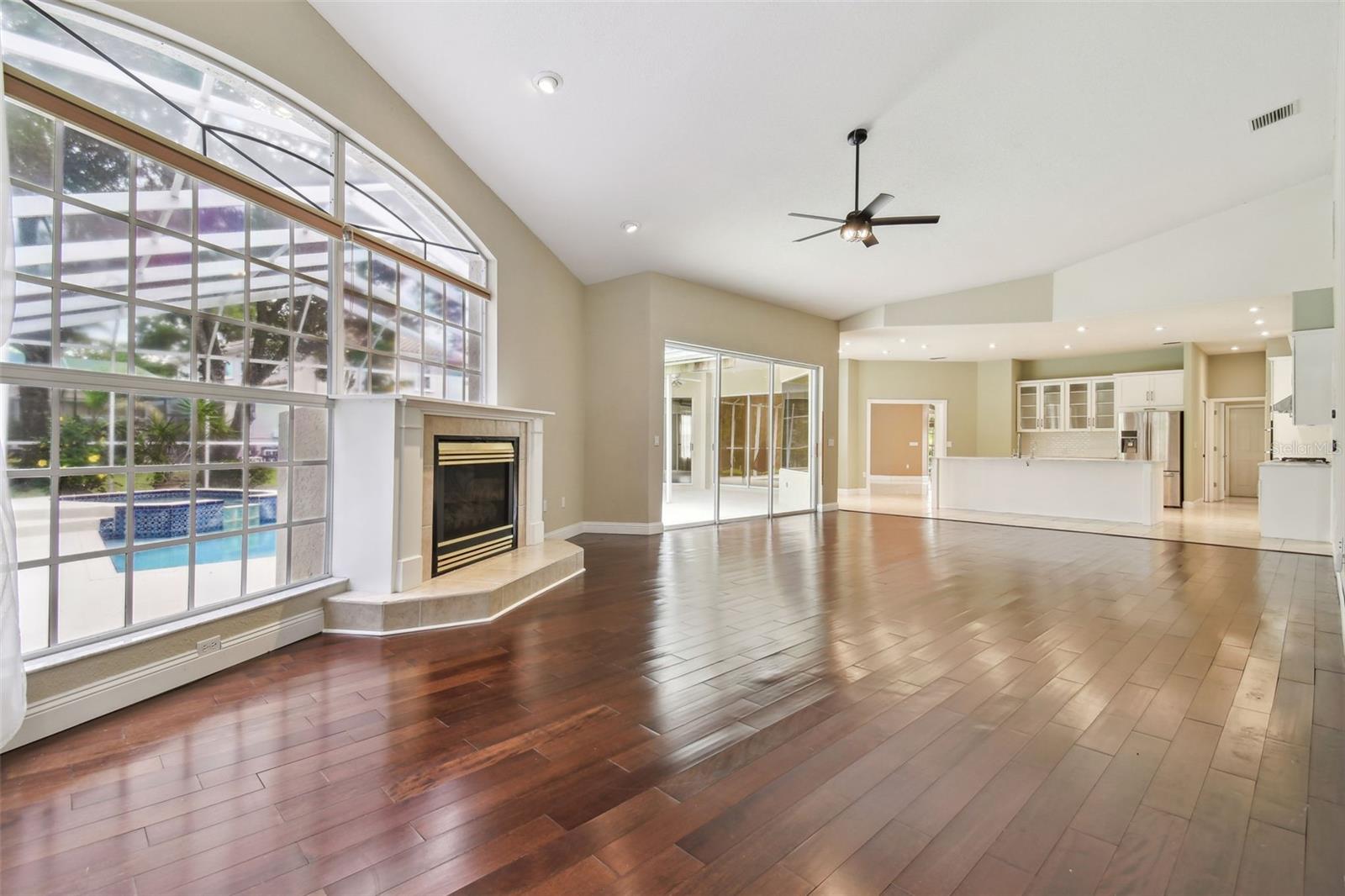 Listing photo id 18 for 3351 Bristol Place