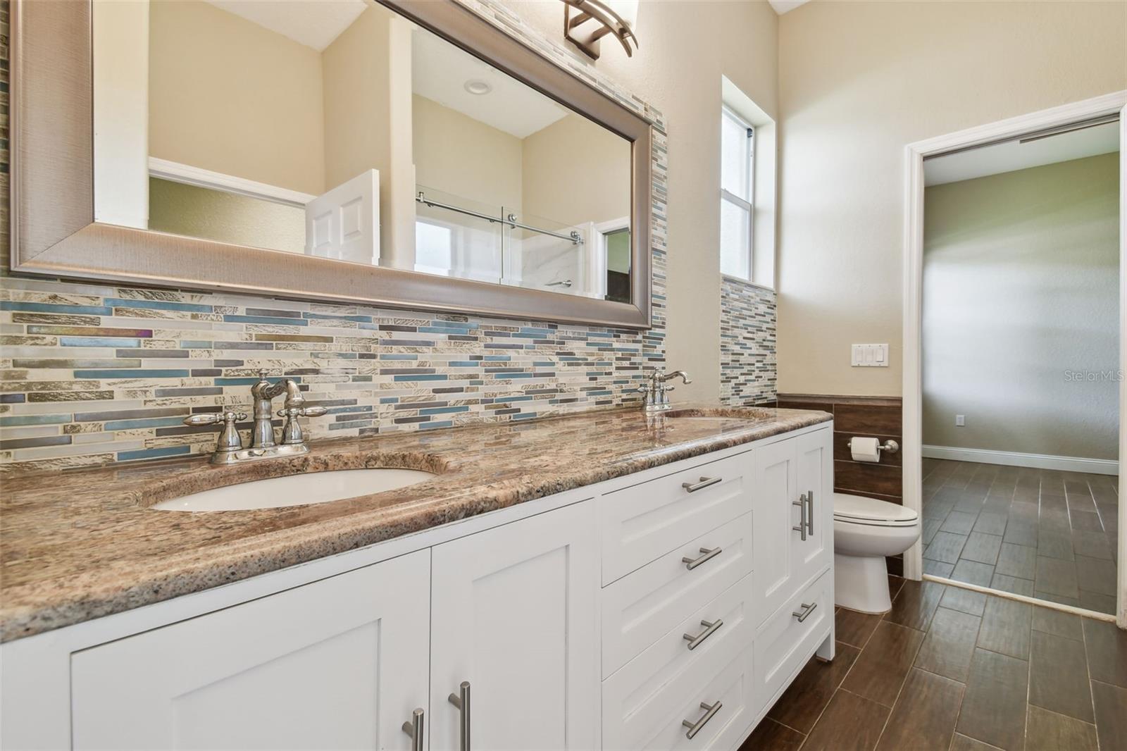 Listing photo id 21 for 3351 Bristol Place