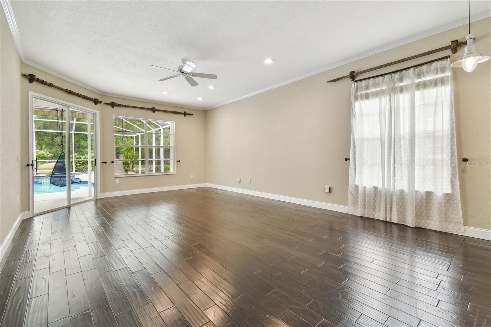 Listing photo id 29 for 3351 Bristol Place