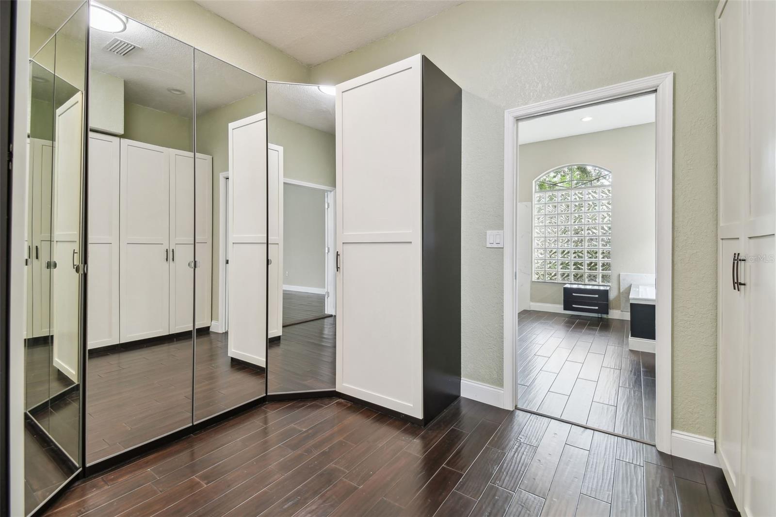 Listing photo id 30 for 3351 Bristol Place