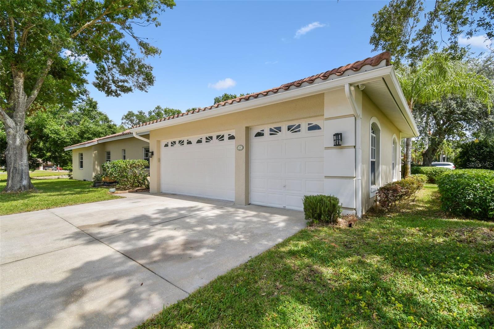 Listing photo id 2 for 3351 Bristol Place
