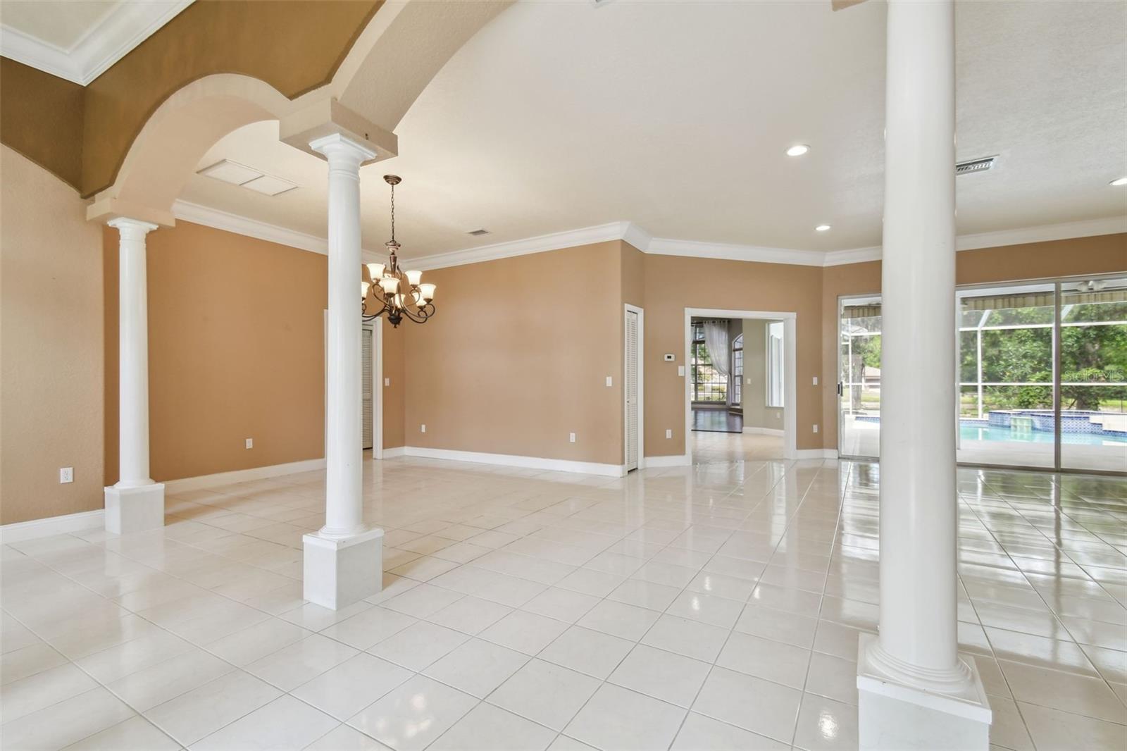 Listing photo id 5 for 3351 Bristol Place