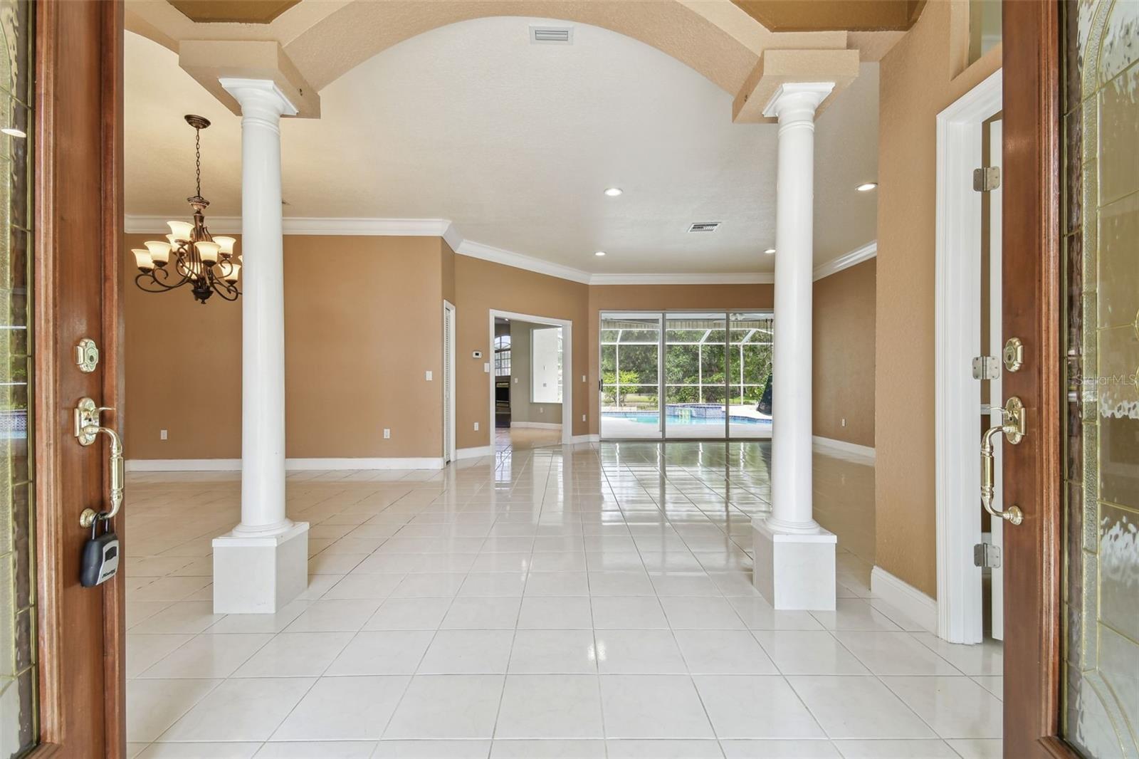 Listing photo id 6 for 3351 Bristol Place