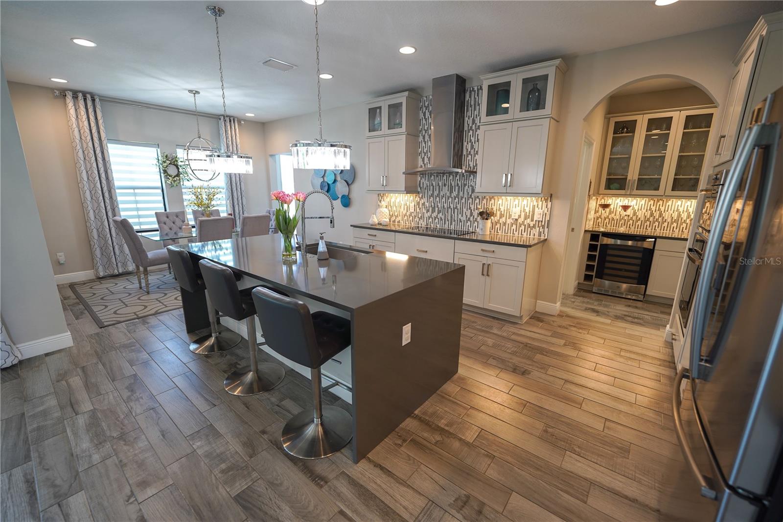 Listing photo id 9 for 13103 Monach Isles Drive