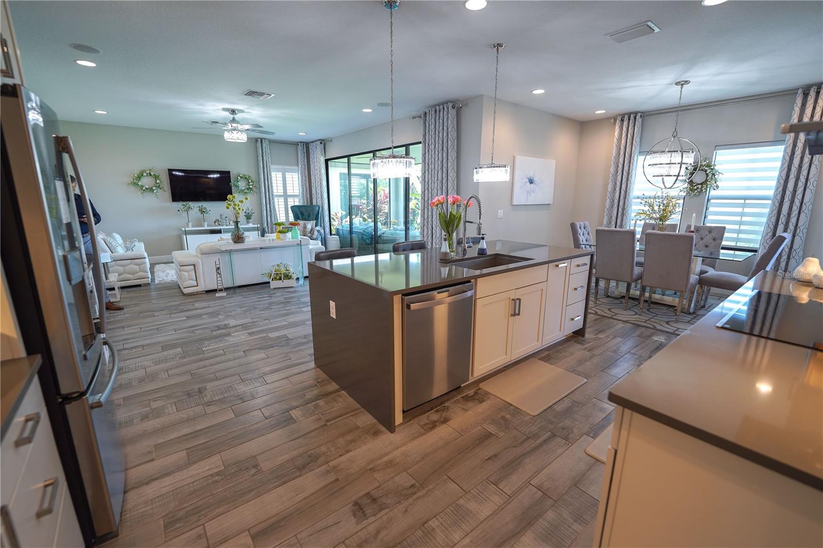 Listing photo id 10 for 13103 Monach Isles Drive