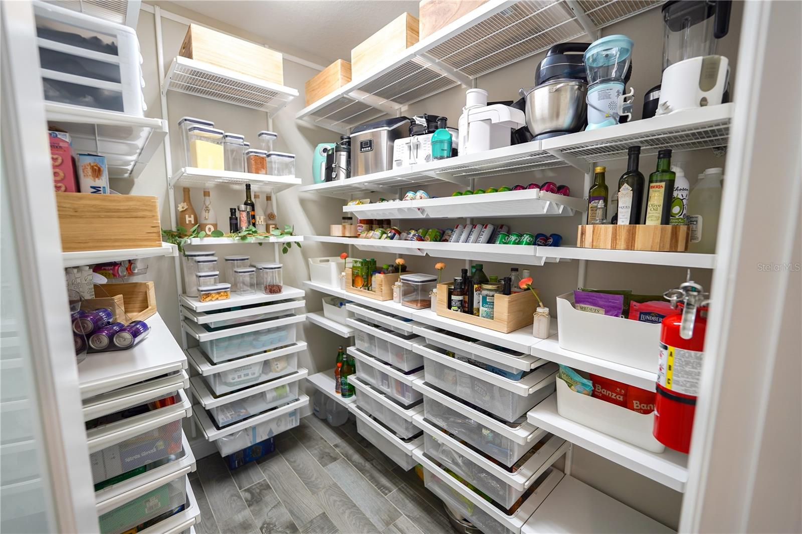 Listing photo id 12 for 13103 Monach Isles Drive