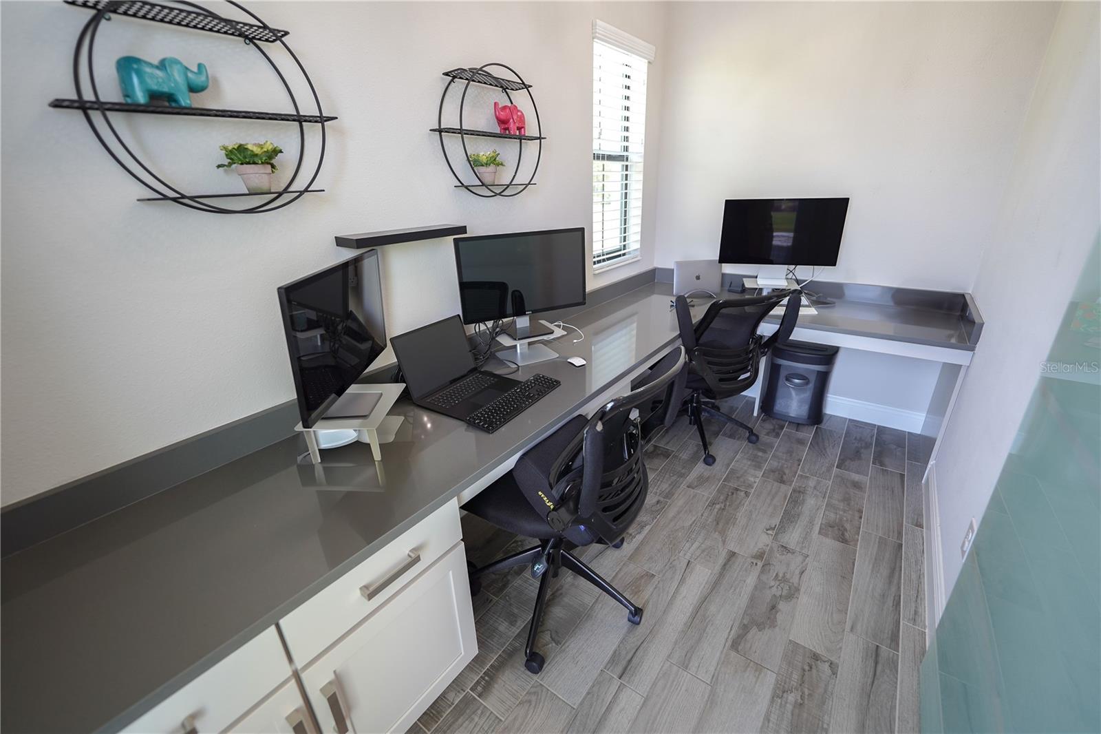 Listing photo id 15 for 13103 Monach Isles Drive